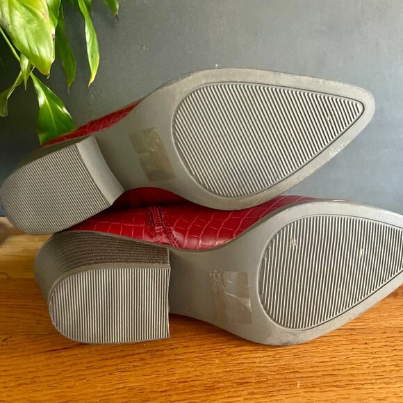 Maurices Red Croc Embossed Faux Leather Western Ankle Boots Women’s 8.5M - Picture 8 of 9